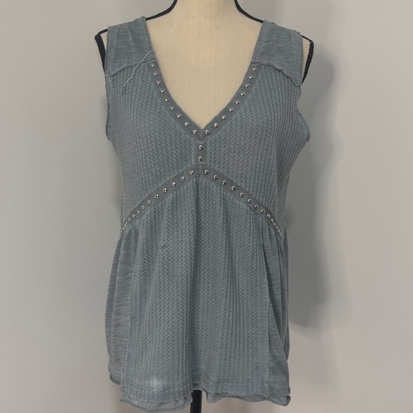 Pol Sleeveless Silver Studded V-Neck Blouse.  Sz L - Picture 3 of 10